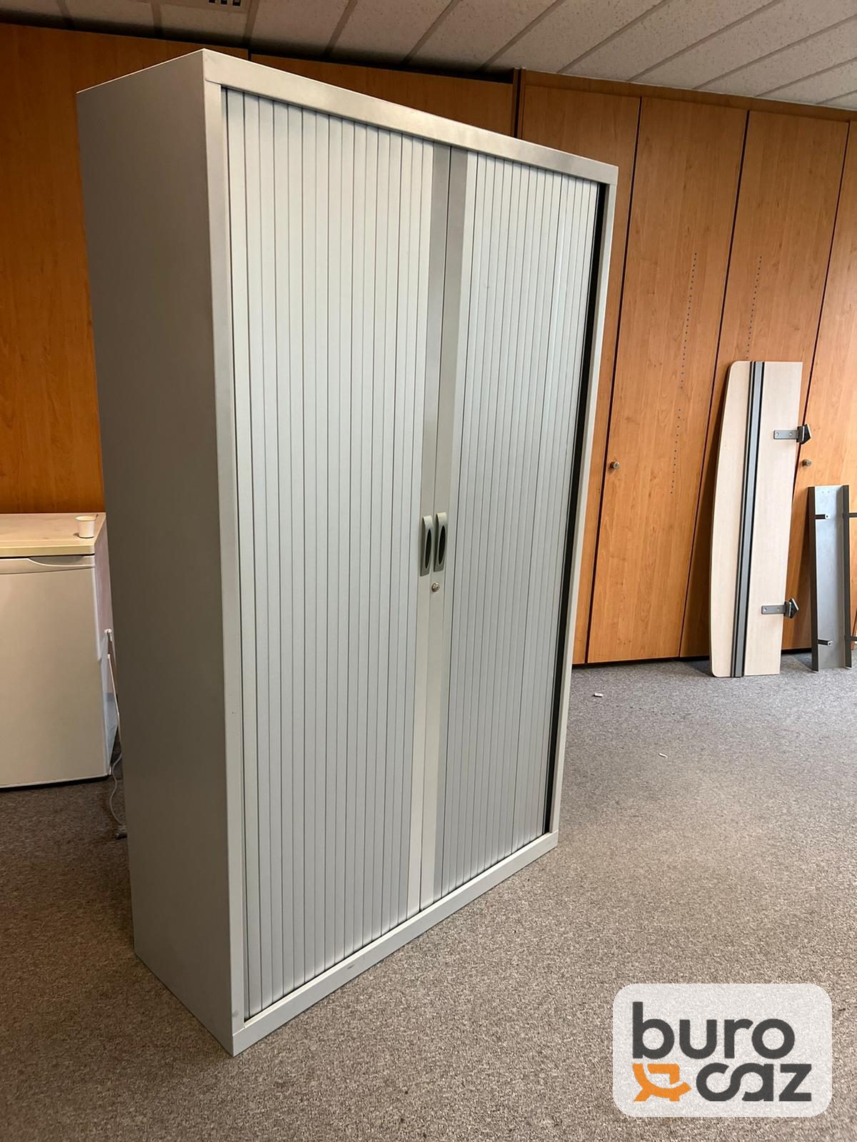 Armoire haute métallique à rideaux grise — photo 3