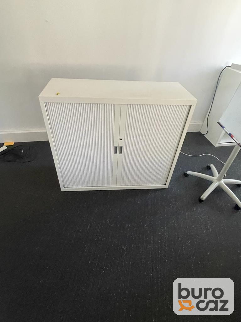 Armoire métallique basse à rideaux blanche — photo 2