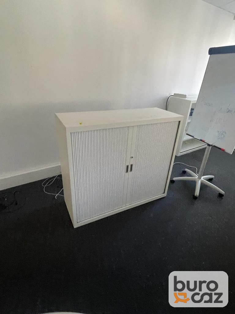 Armoire métallique basse à rideaux blanche — photo 3