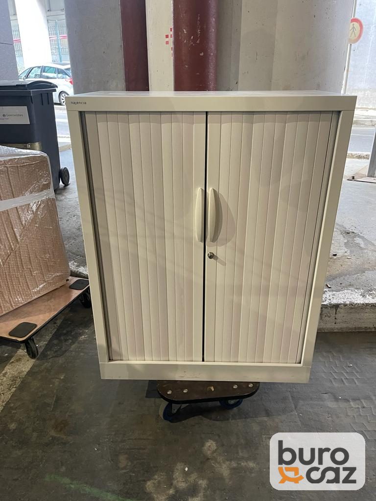 Armoire métallique moyenne à rideaux beige — photo 2