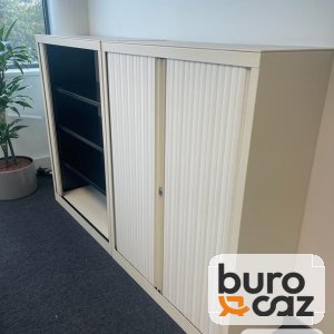 Armoire métallique moyenne à rideaux crème
