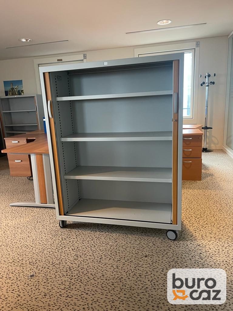 Armoire mi-haute à rideaux finition merisier sur roulettes — photo 6