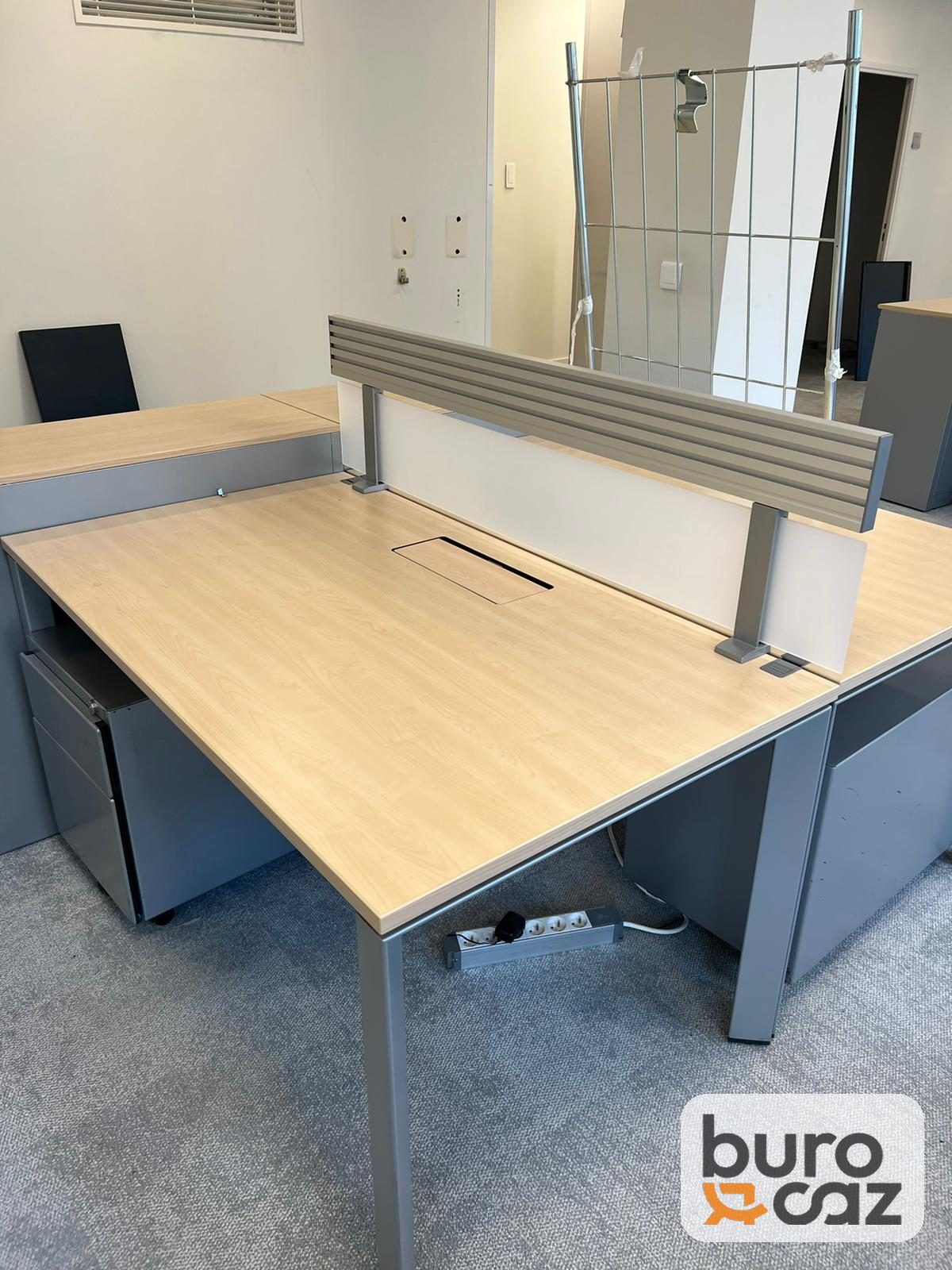 Bench 2 postes plateau érable avec écran séparateur — photo 2