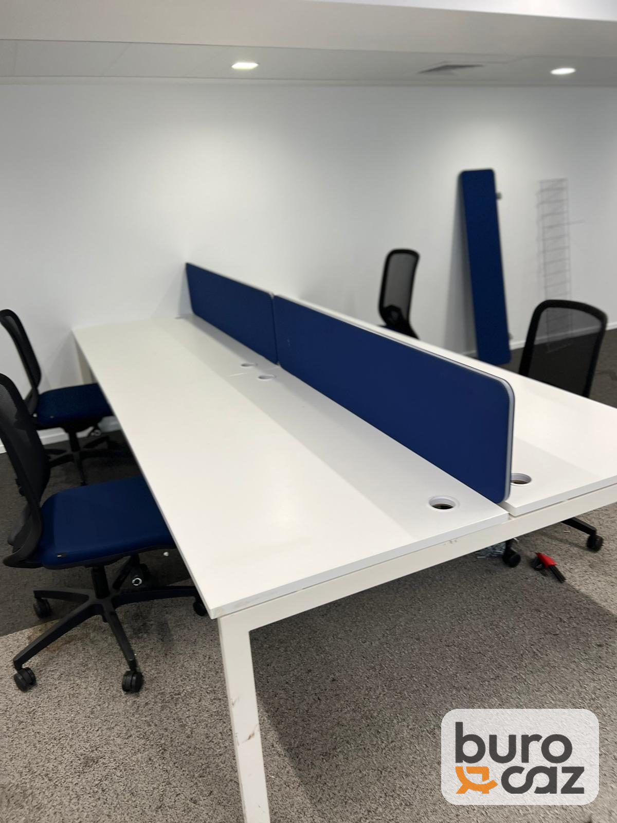 Bench 4 postes blanc avec séparateurs bleus — photo 6