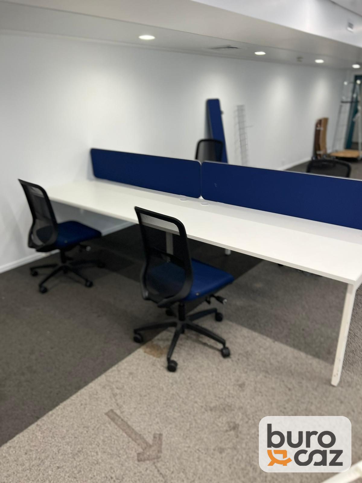 Bench 4 postes blanc avec séparateurs bleus — photo 7