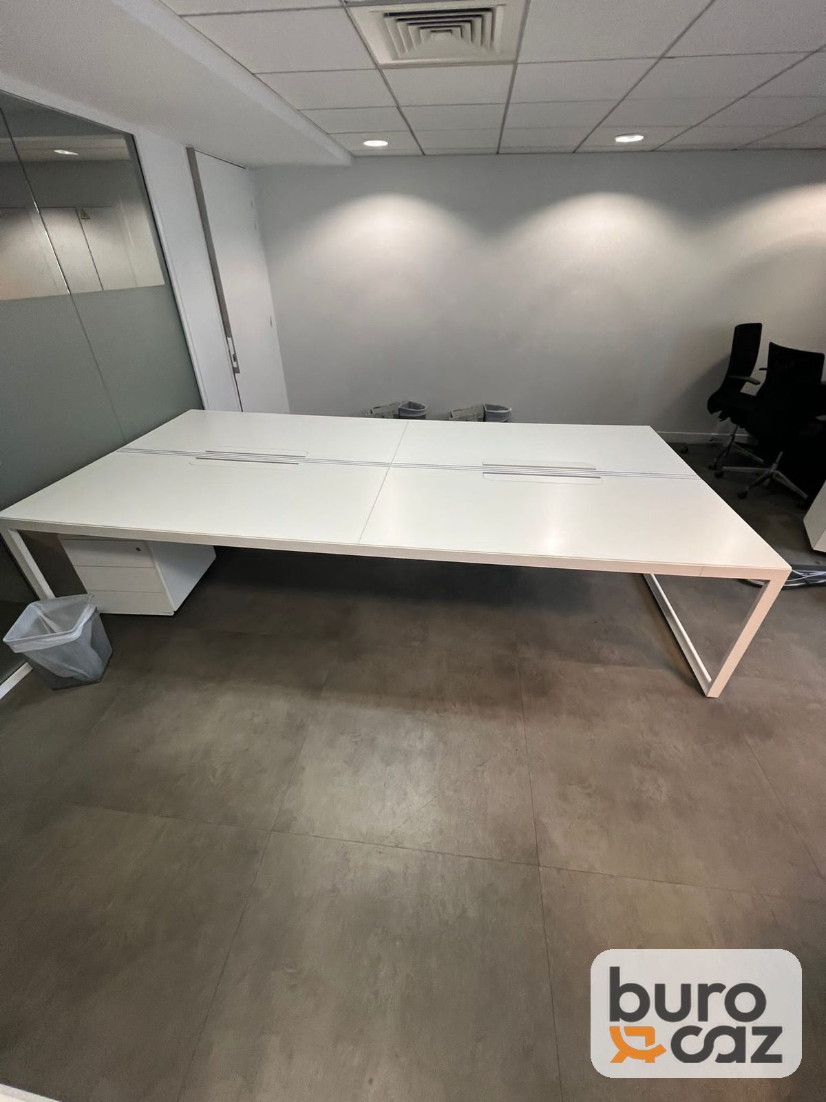 Bench blanc piètement cadre avec goulotte centrale
