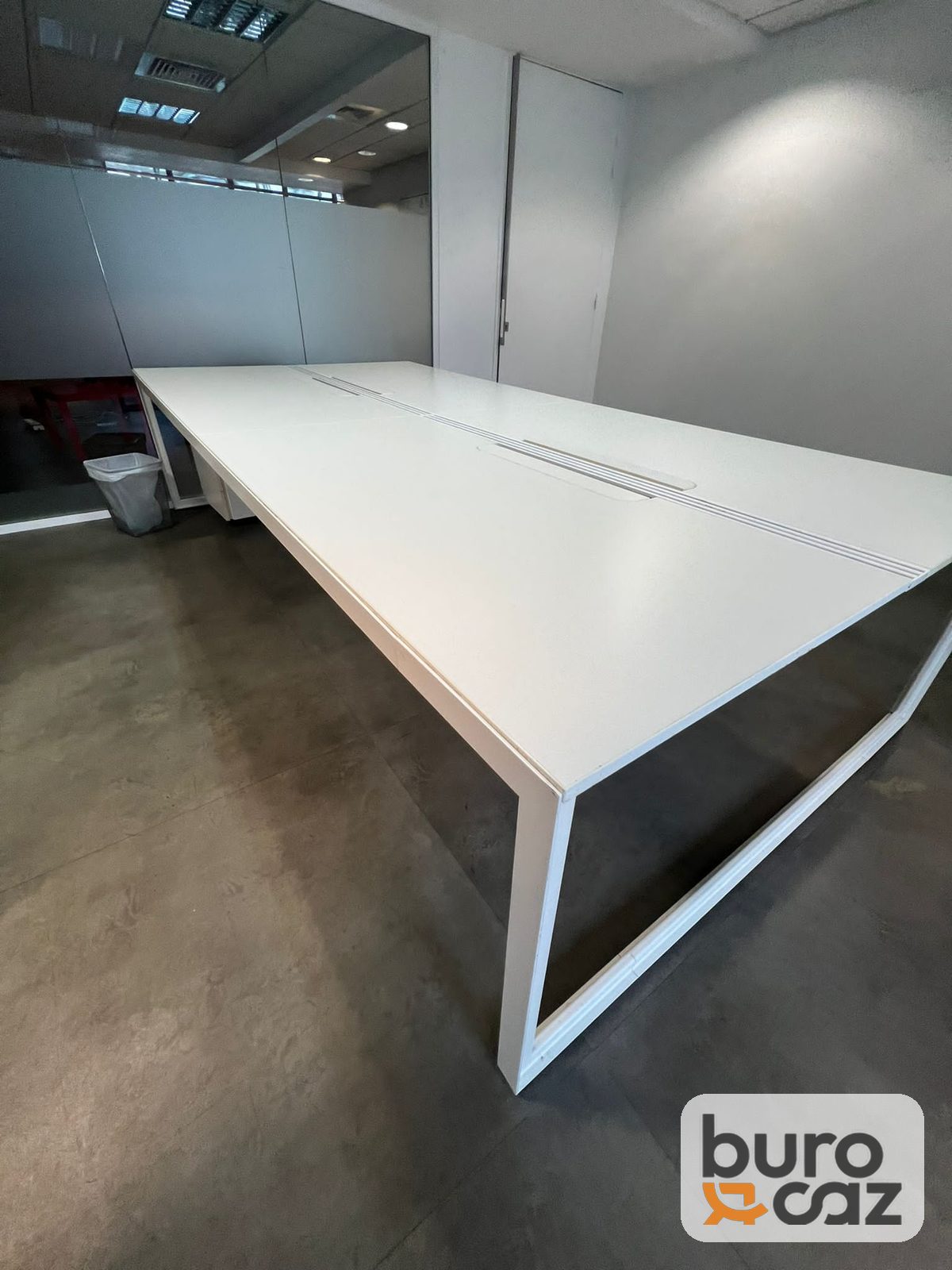 Bench blanc piètement cadre avec goulotte centrale — photo 10