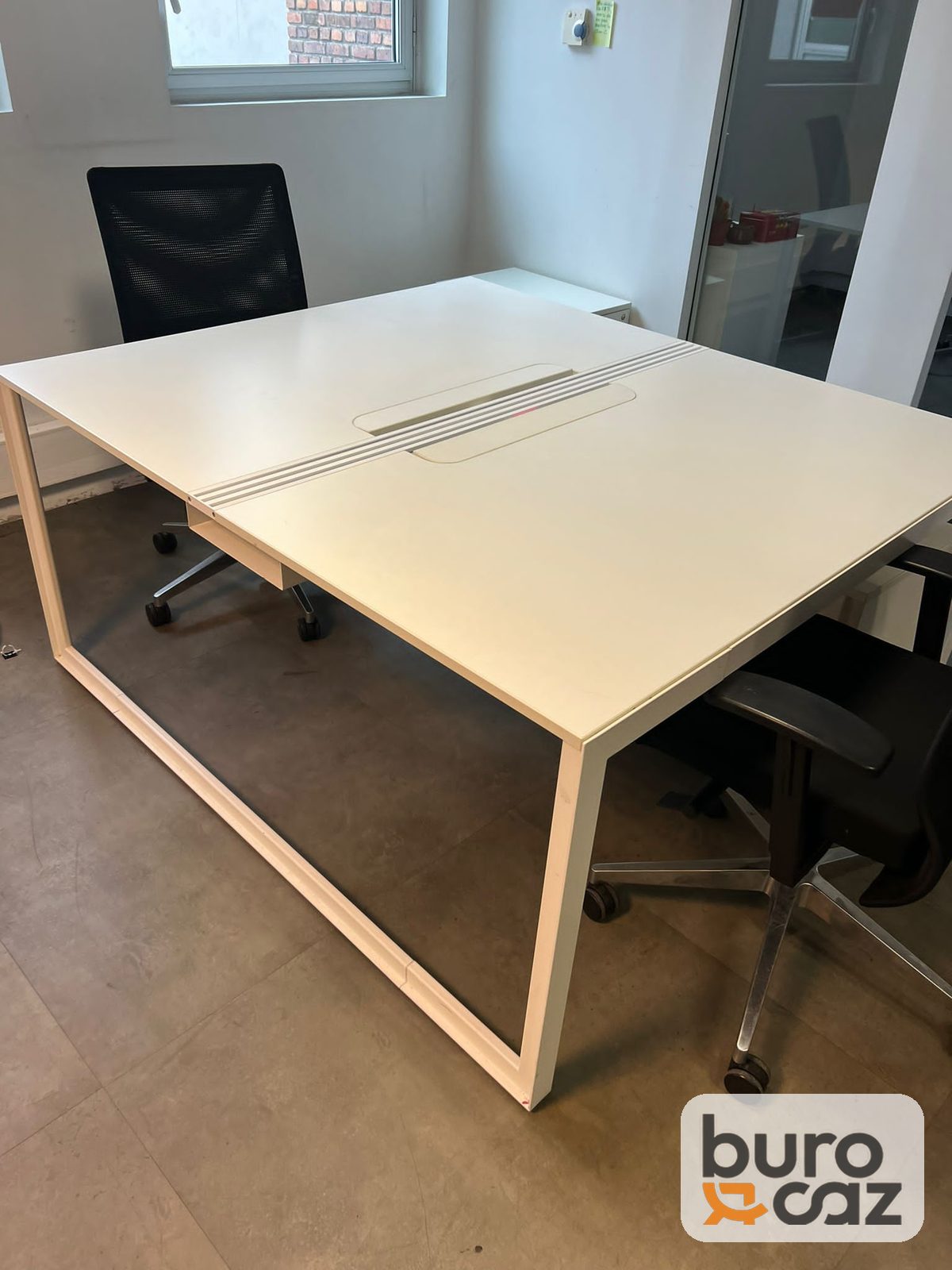 Bench blanc piètement cadre avec goulotte centrale — photo 8