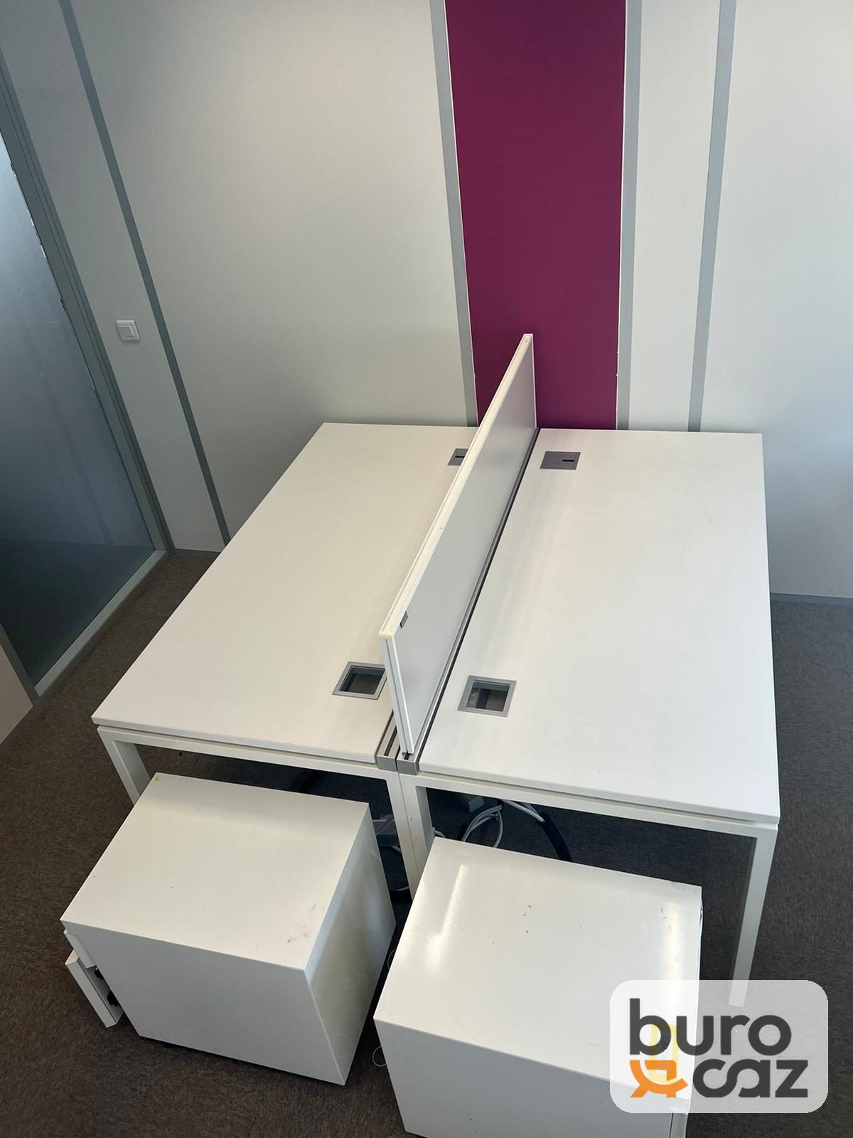 Bench bureau face à face blanc avec écran séparateur