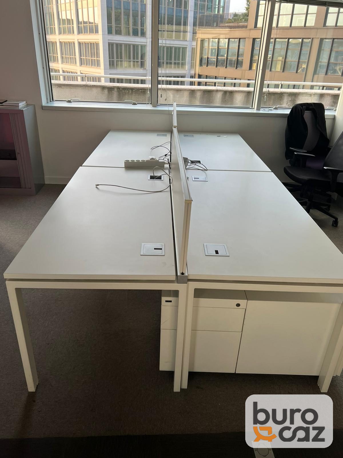 Bench bureau face à face blanc avec écran séparateur — photo 8