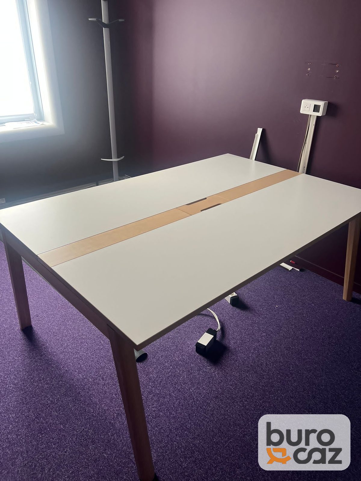 Bureau bench 2 postes blanc bande chêne piètement bois — photo 5