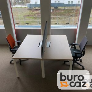 Bureau bench 2 postes face à face plateau chêne clair avec écran séparateur