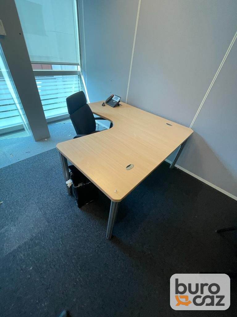 Bureau compact d'angle plateau bois clair — photo 3