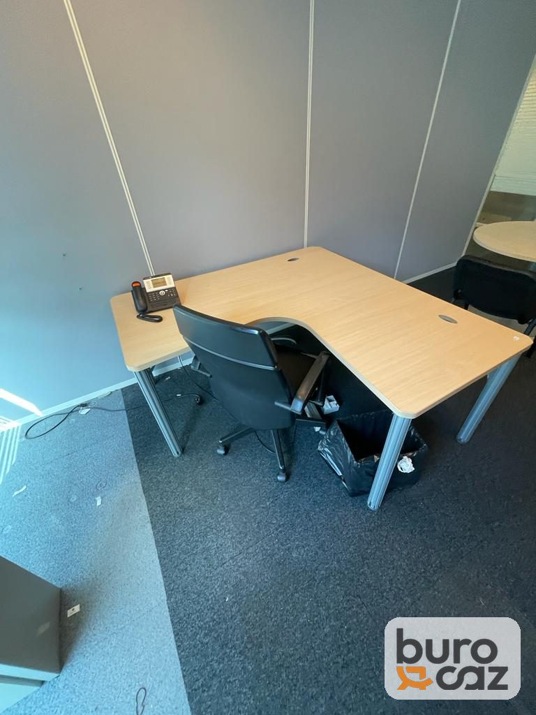 Bureau compact d'angle plateau bois clair — photo 6