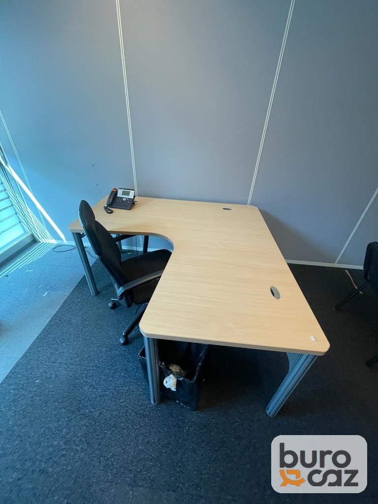 Bureau d'angle plateau hêtre piètement gris