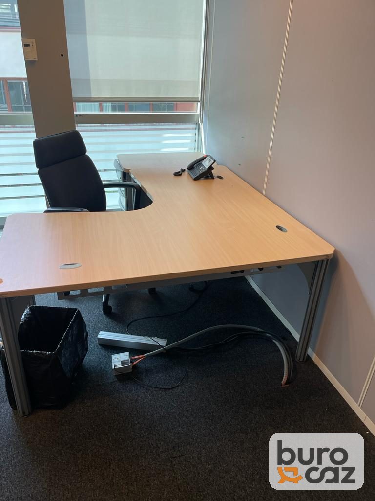 Bureau d'angle plateau hêtre piètement gris — photo 2
