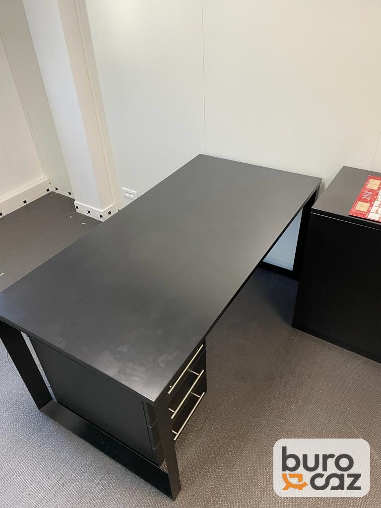 Bureau de direction noir avec caisson intégré — photo 3