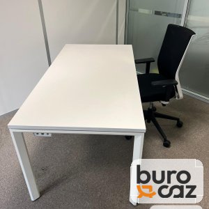 Bureau droit blanc piètement blanc