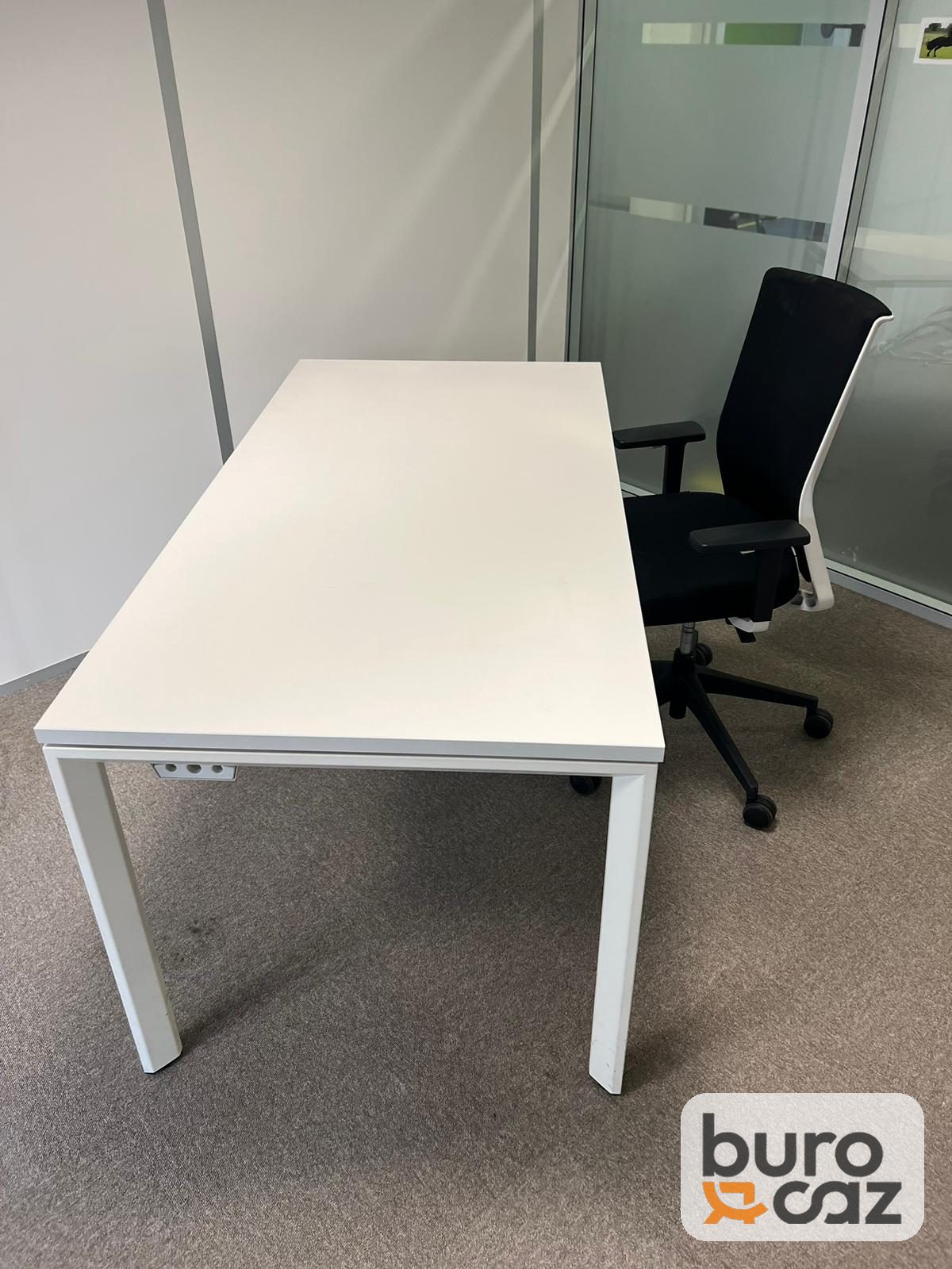 Bureau droit blanc piètement blanc