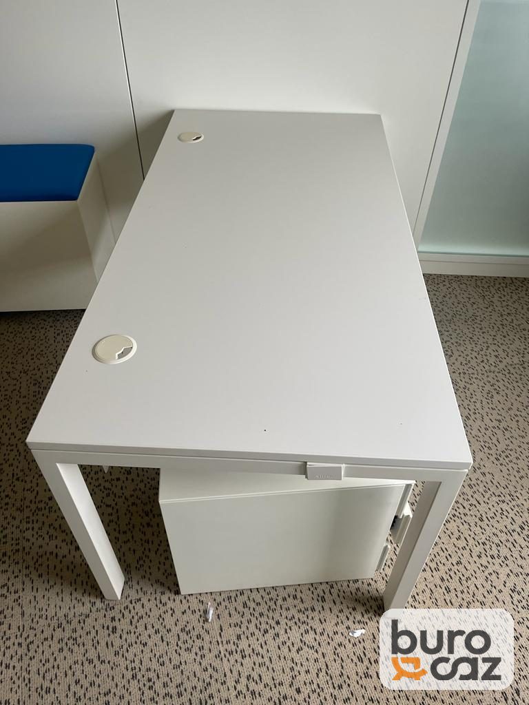 Bureau droit blanc piètement blanc