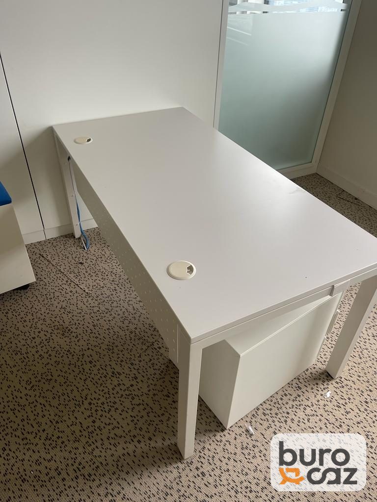 Bureau droit blanc piètement blanc — photo 3