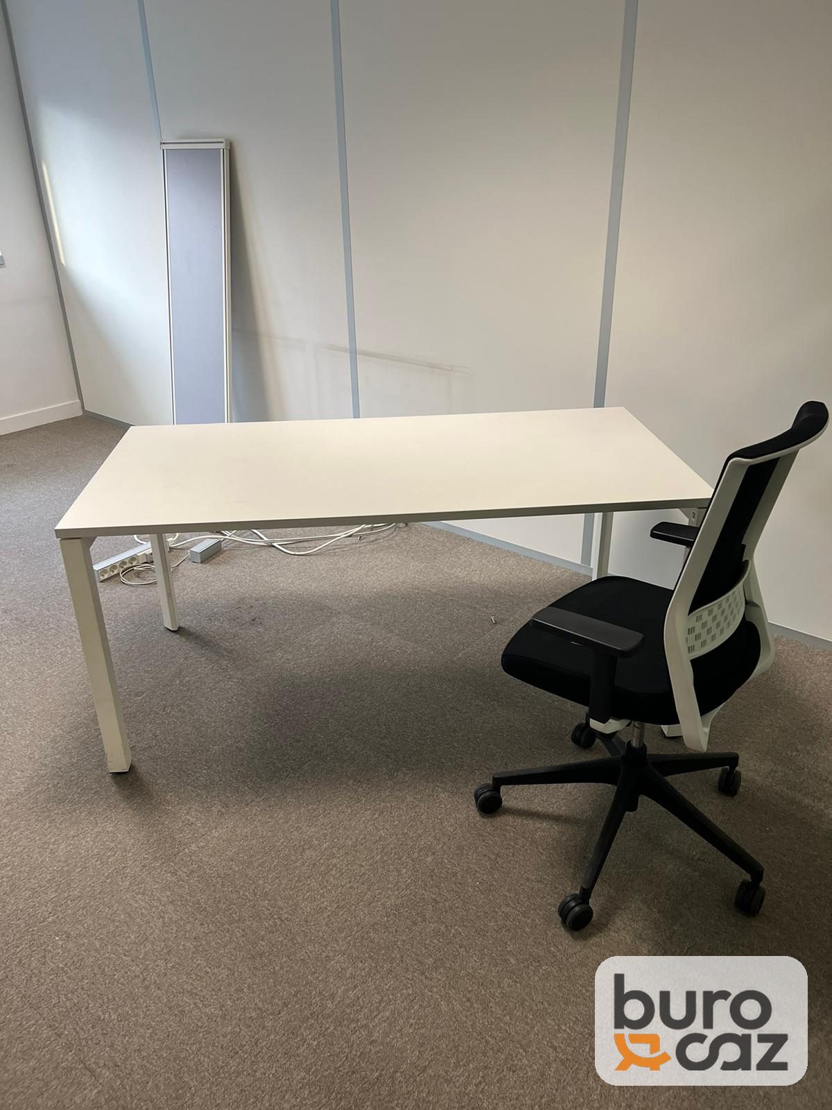 Bureau droit blanc piètement blanc — photo 3
