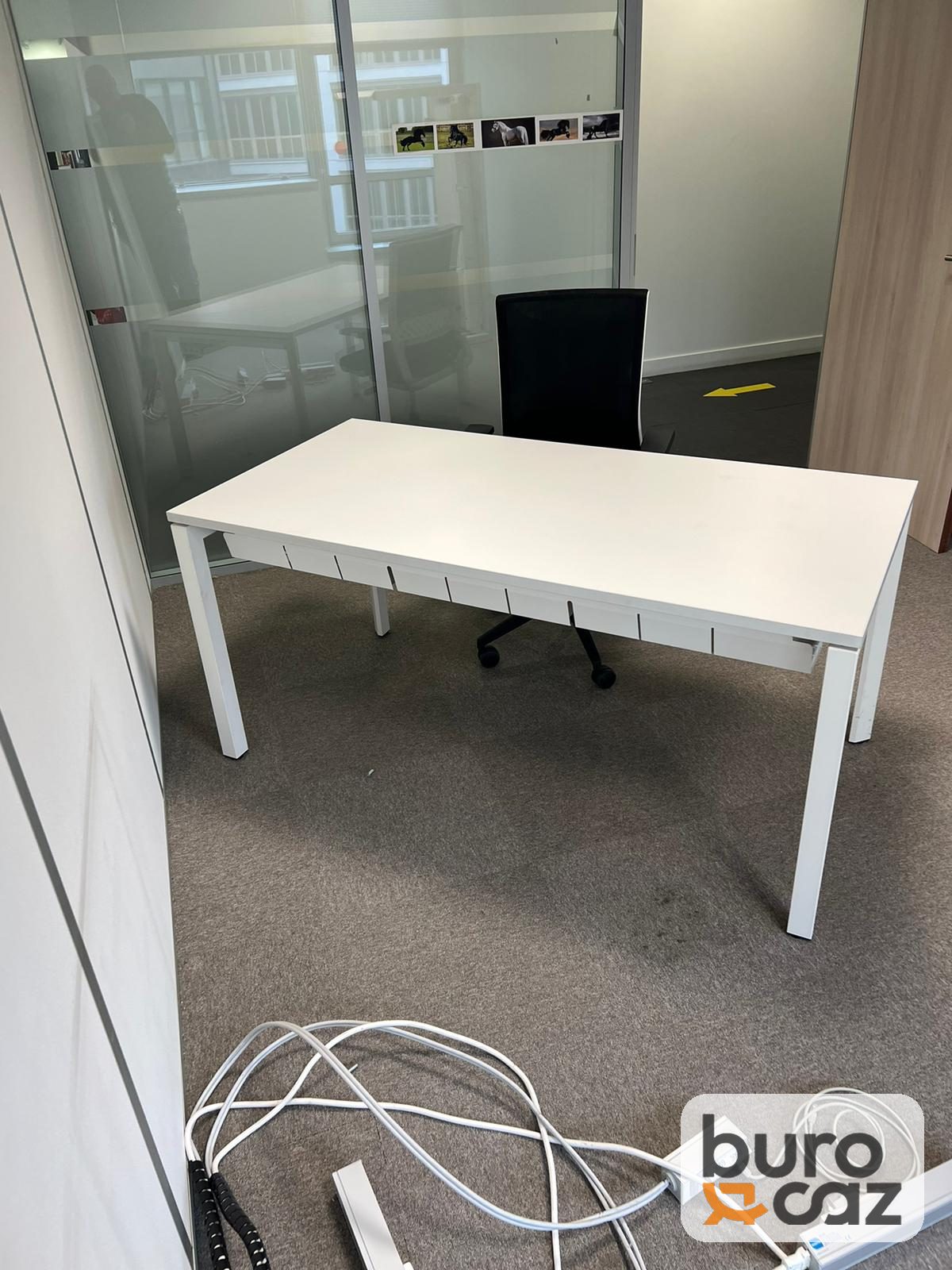 Bureau droit blanc piètement blanc — photo 4