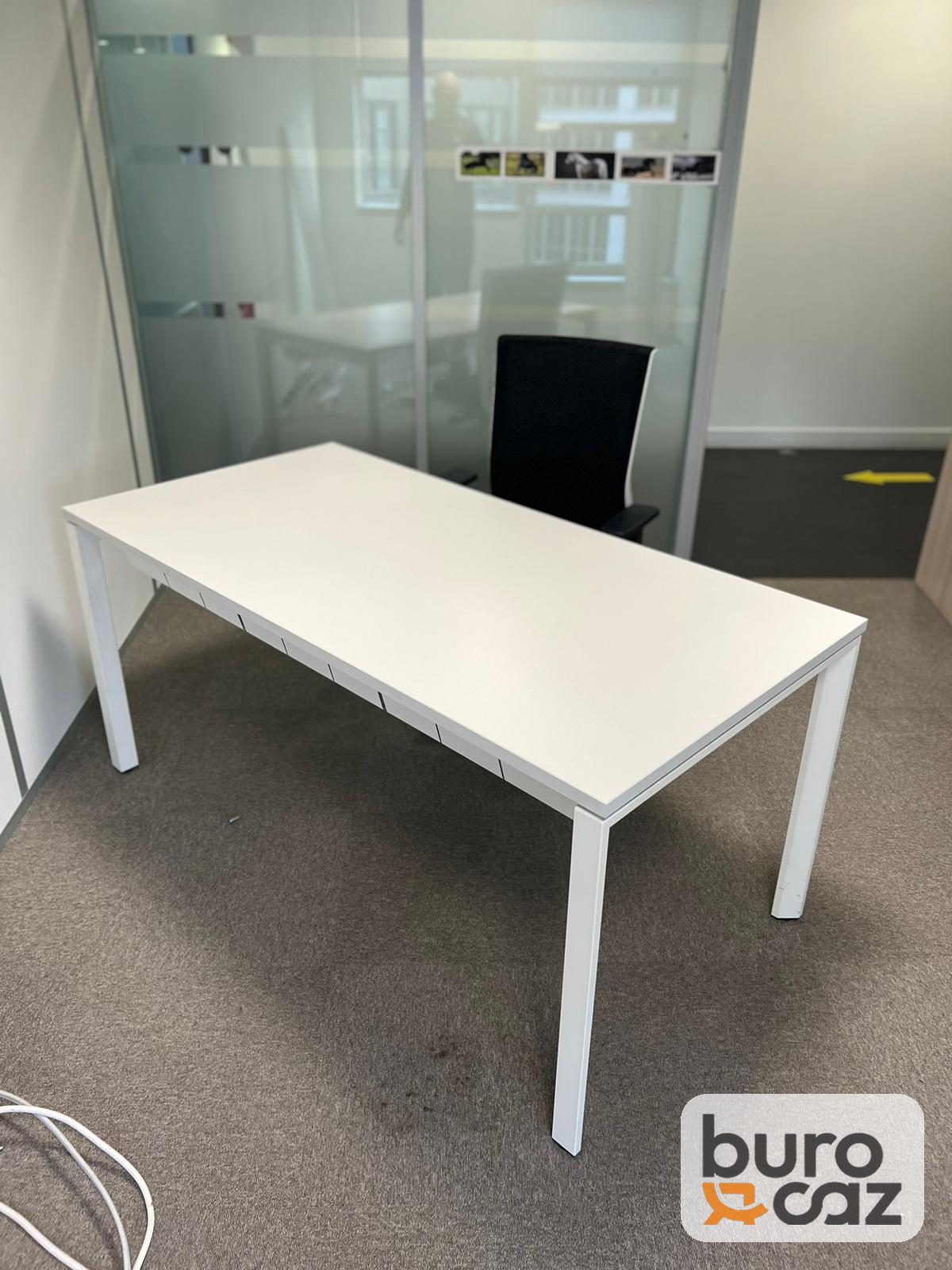 Bureau droit blanc piètement blanc — photo 5