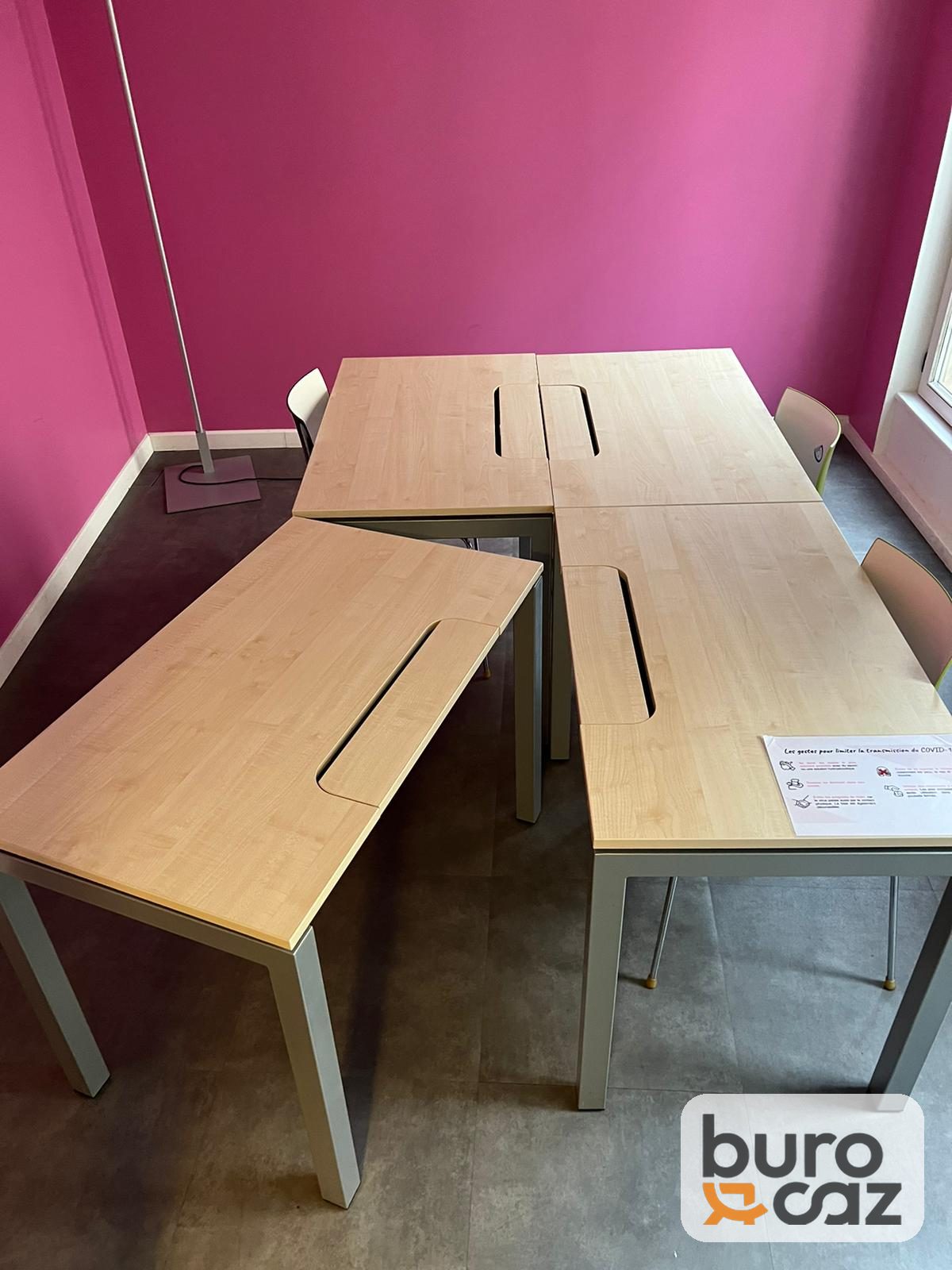 Bureau droit bois clair avec passe-câbles — photo 2