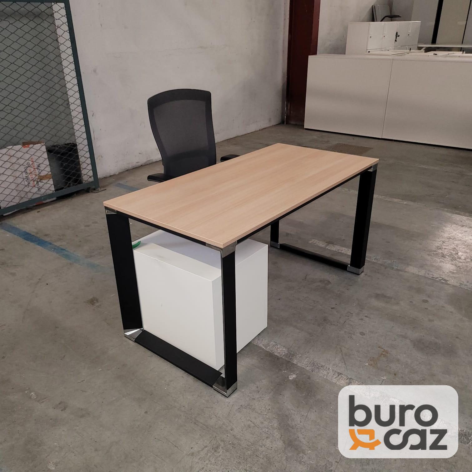 Bureau droit bois piètement luge noir — photo 2