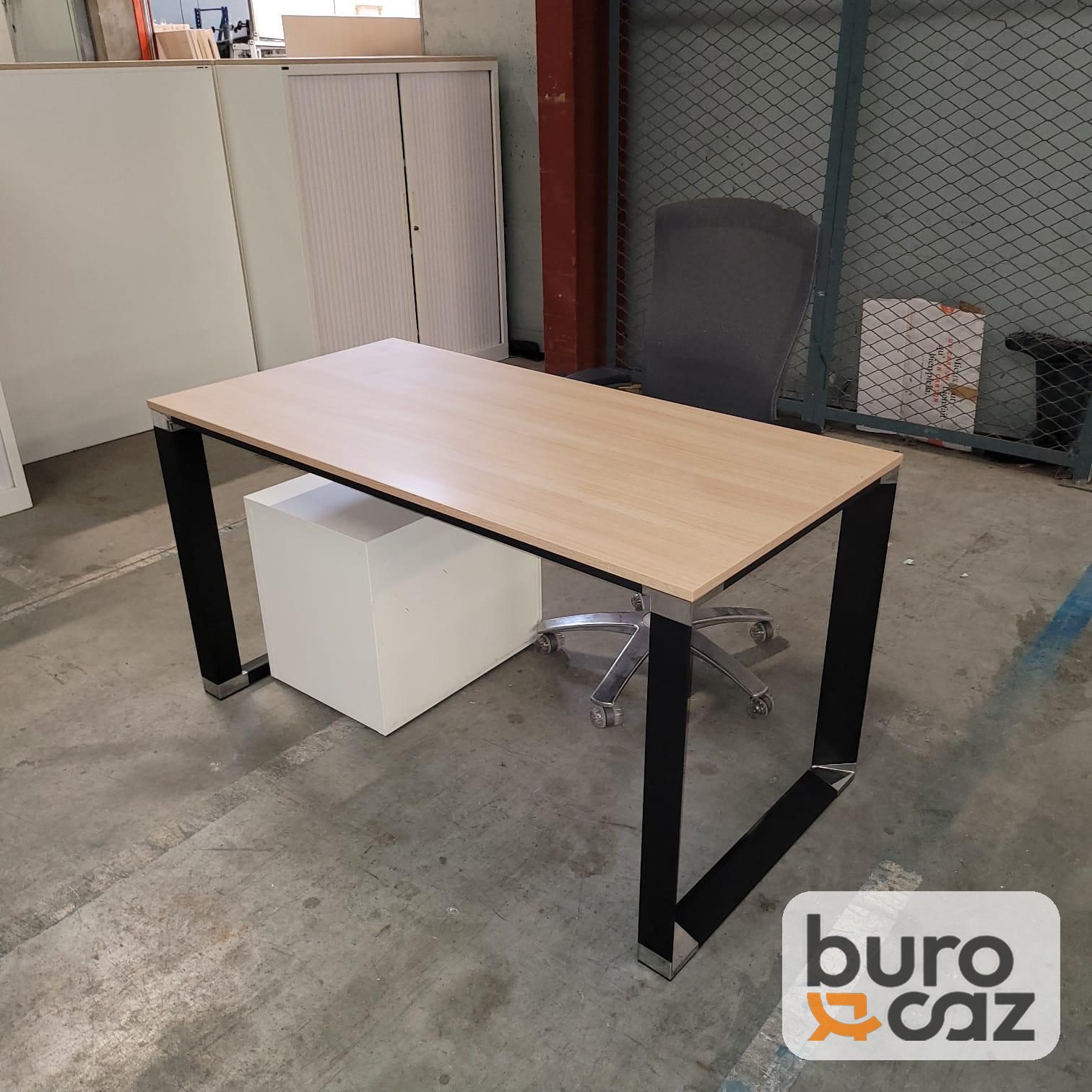 Bureau droit bois piètement luge noir — photo 3