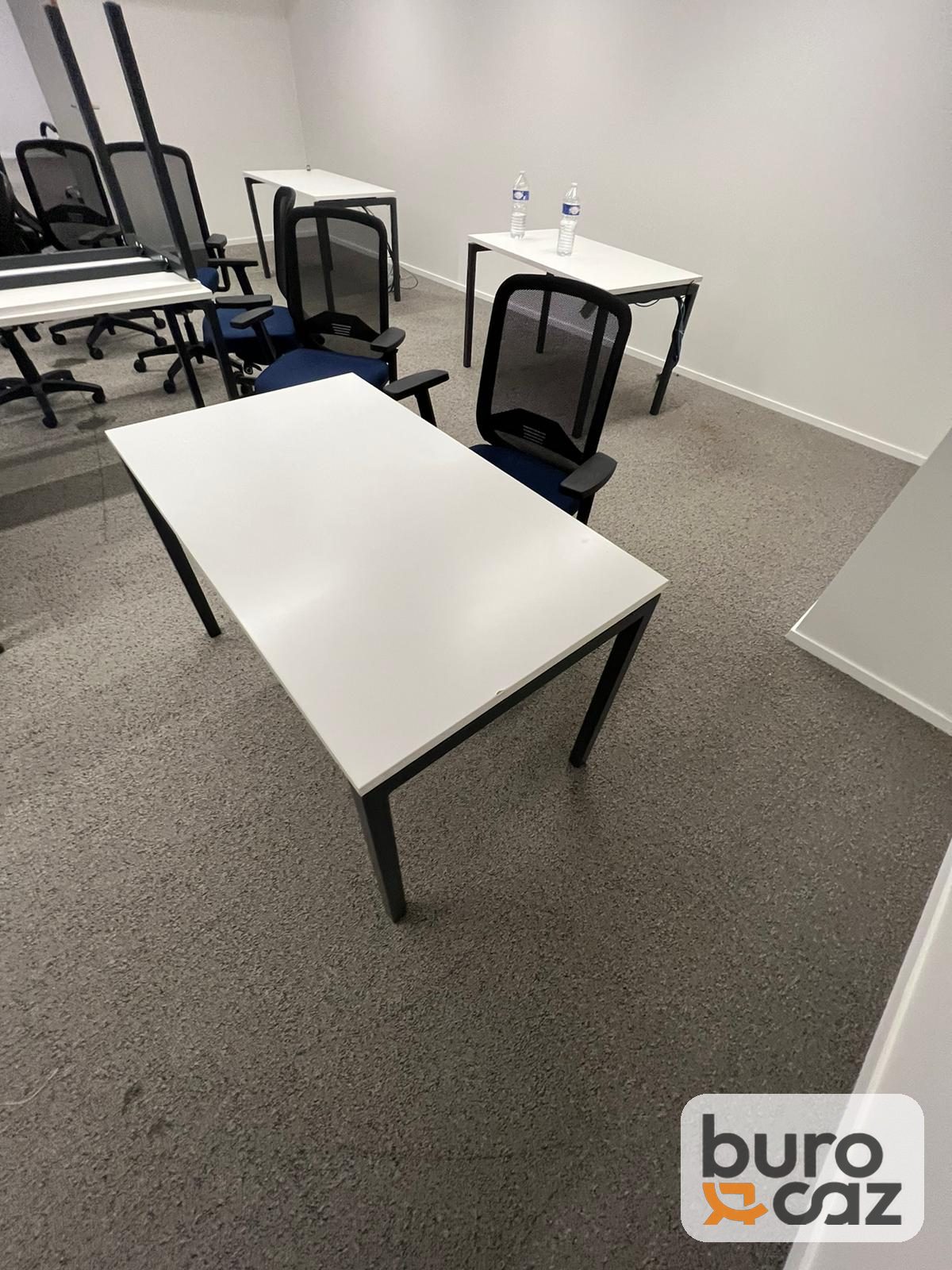 Bureau droit plateau blanc piètement noir — photo 6