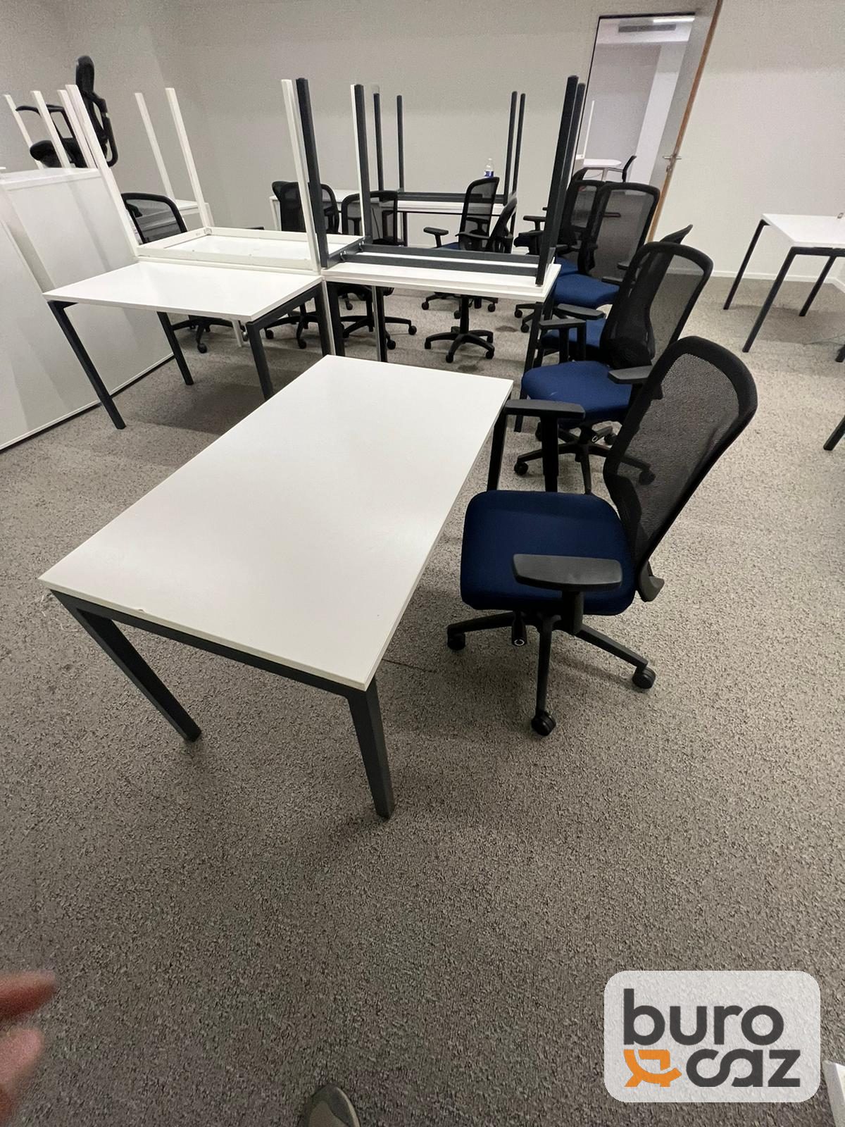 Bureau droit plateau blanc piètement noir — photo 9