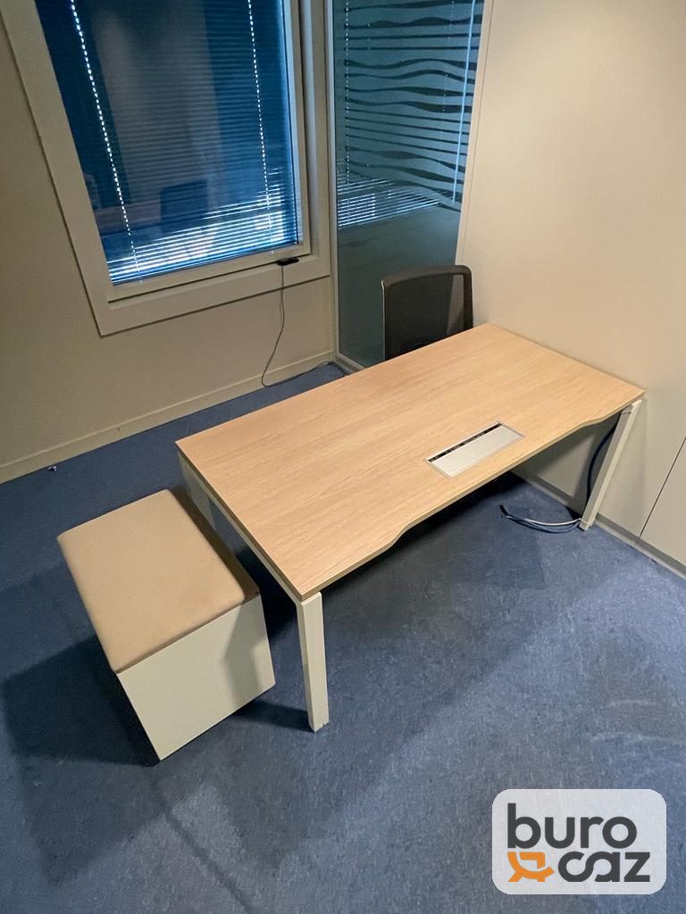 Bureau droit plateau chêne clair piètement blanc — photo 4