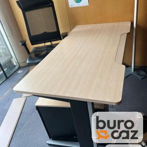Bureau droit plateau érable découpe ergonomique avec caisson