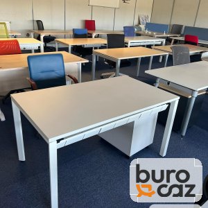 Bureau droit plateau gris clair piètement blanc