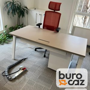 Bureau droit plateau taupe piètement blanc avec trappe