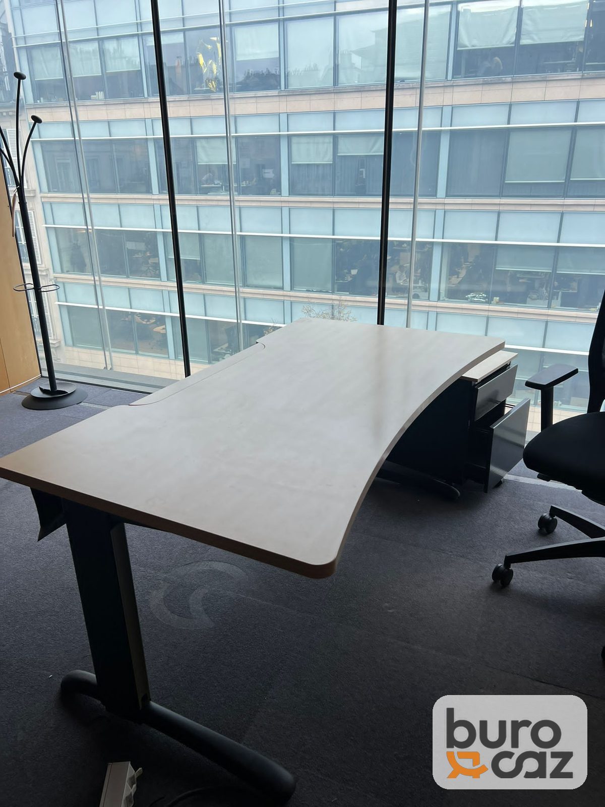 Bureau droit plateau vague beige piètement noir — photo 3