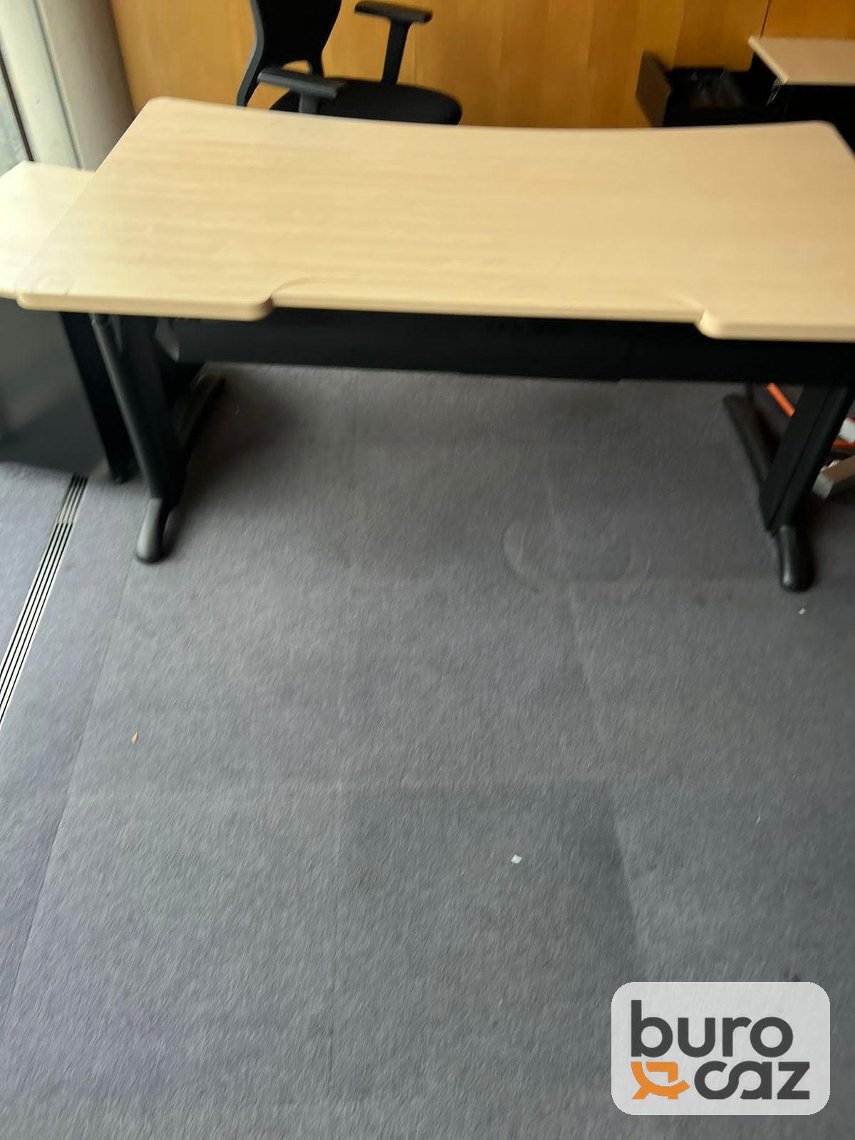 Bureau droit plateau vague beige piètement noir — photo 7