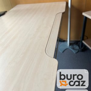 Bureau plateau bois clair à découpe ergonomique