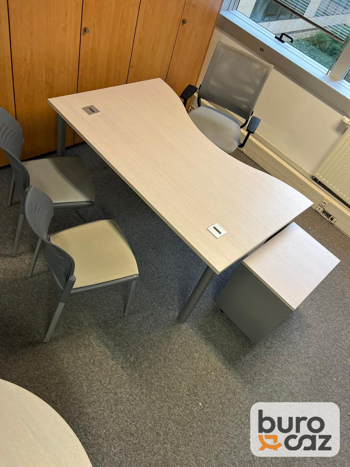 Bureau vague plateau bois clair avec caisson — photo 6