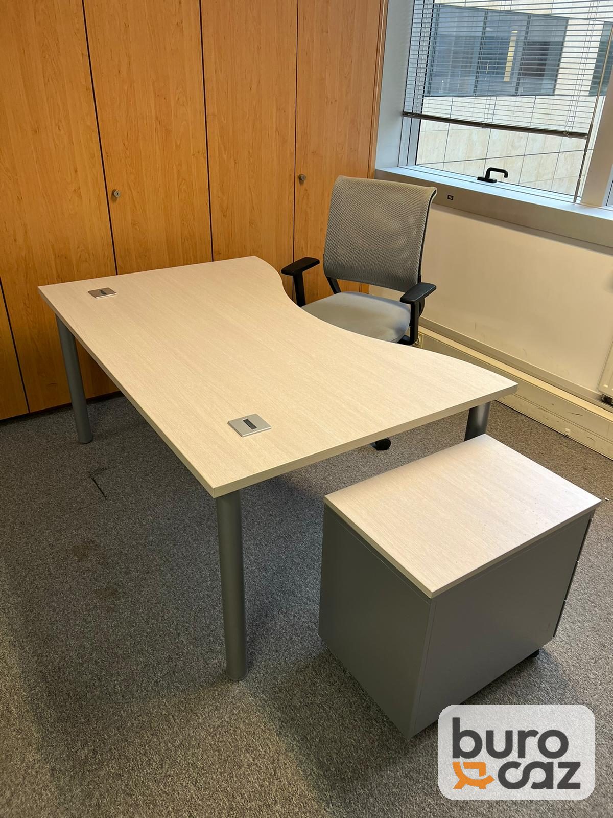 Bureau vague plateau bois clair avec caisson — photo 8