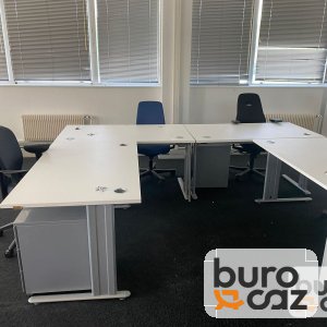Bureaux blancs piètement métal avec caissons