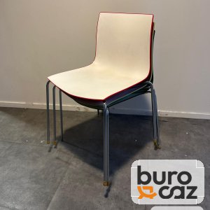 Chaise coque empilable bicolore piètement chromé