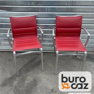Chaise de réunion cuir rouge structure aluminium