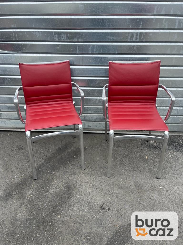 Chaise de réunion cuir rouge structure aluminium