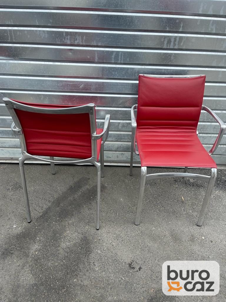 Chaise de réunion cuir rouge structure aluminium — photo 3
