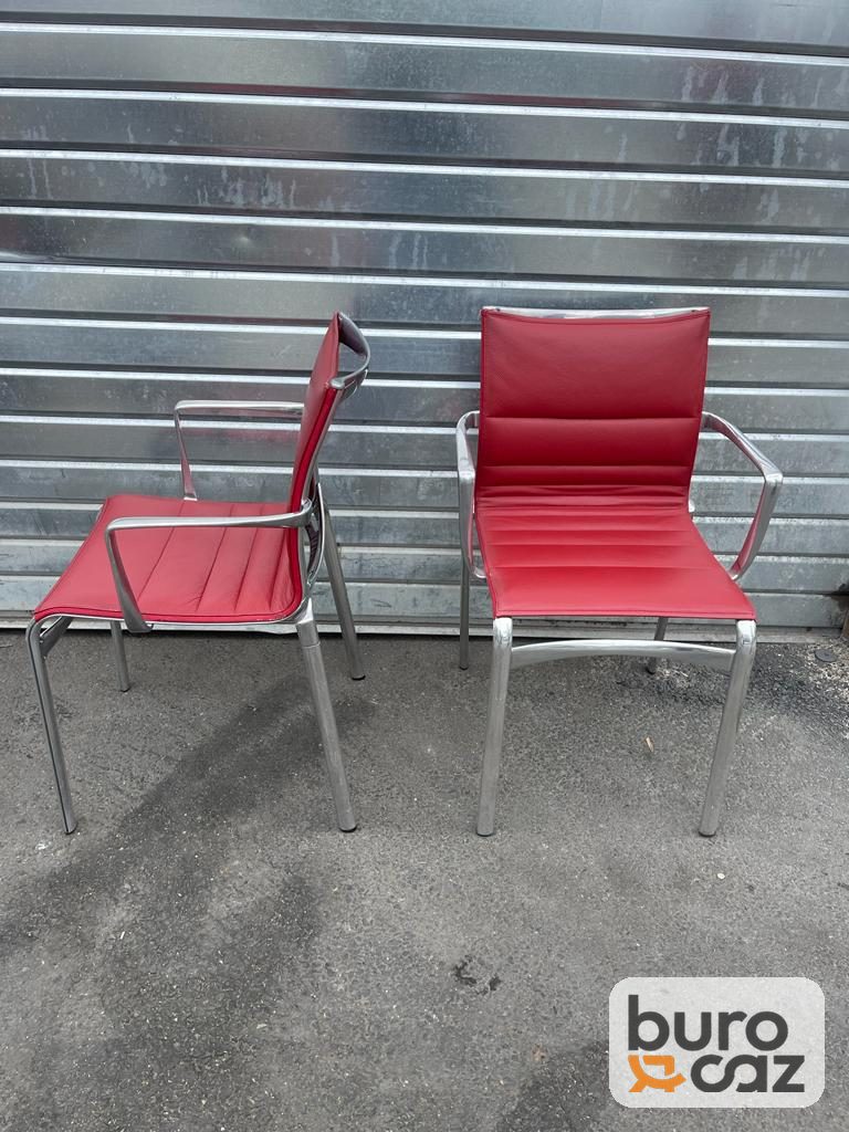 Chaise de réunion cuir rouge structure aluminium — photo 4