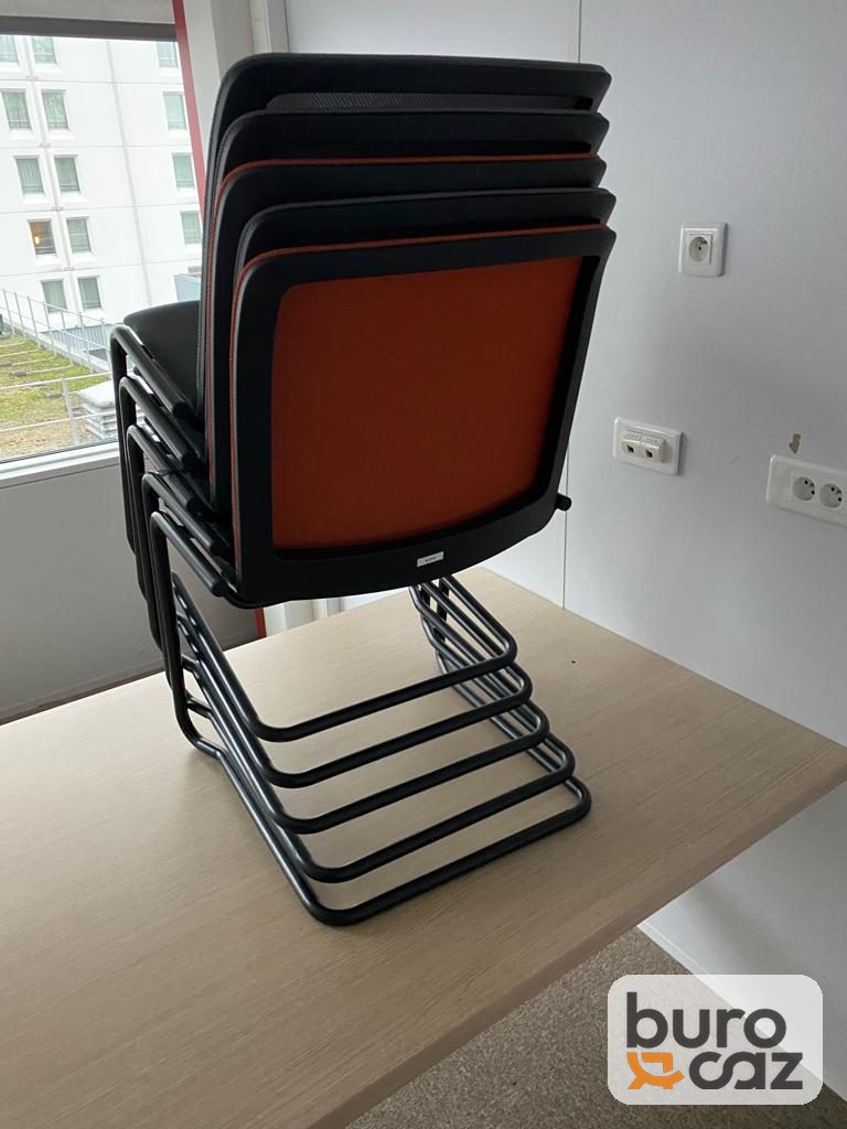 Chaise de réunion empilable piétement luge noir dossier orange ou gris — photo 7