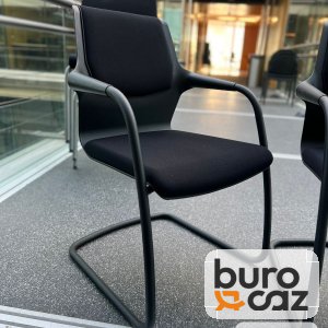 Chaise de réunion piétement luge noire avec accoudoirs
